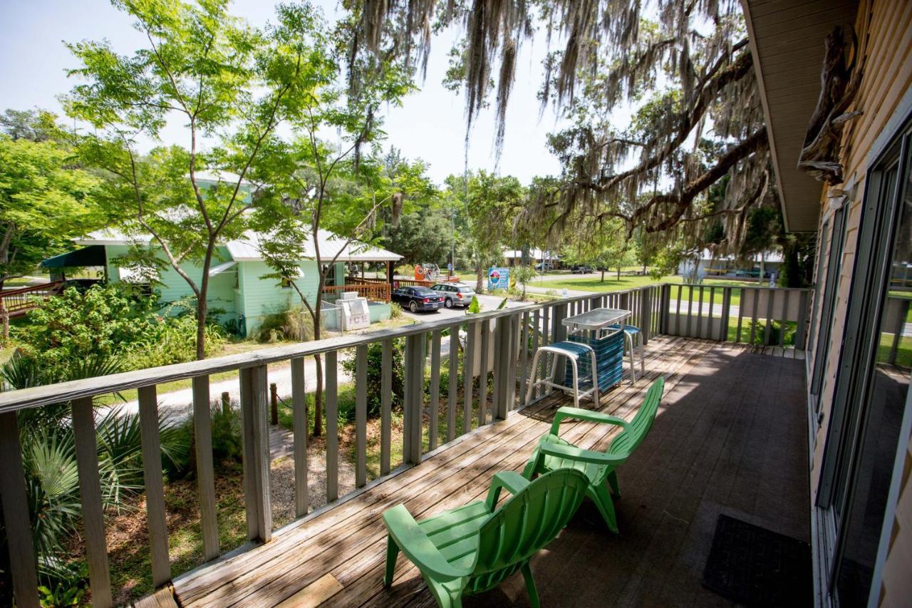 Riverfront Treetop Bungalow Хомосасса Экстерьер фото